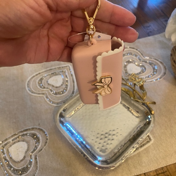 Bath & Body Works Scalloped Bow pink case & Champagne  Toast hand sanitizer - Picture 4 of 6